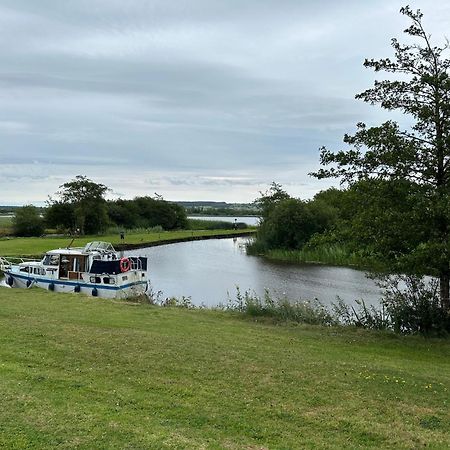 Home Near The River Shannon 루스키 외부 사진