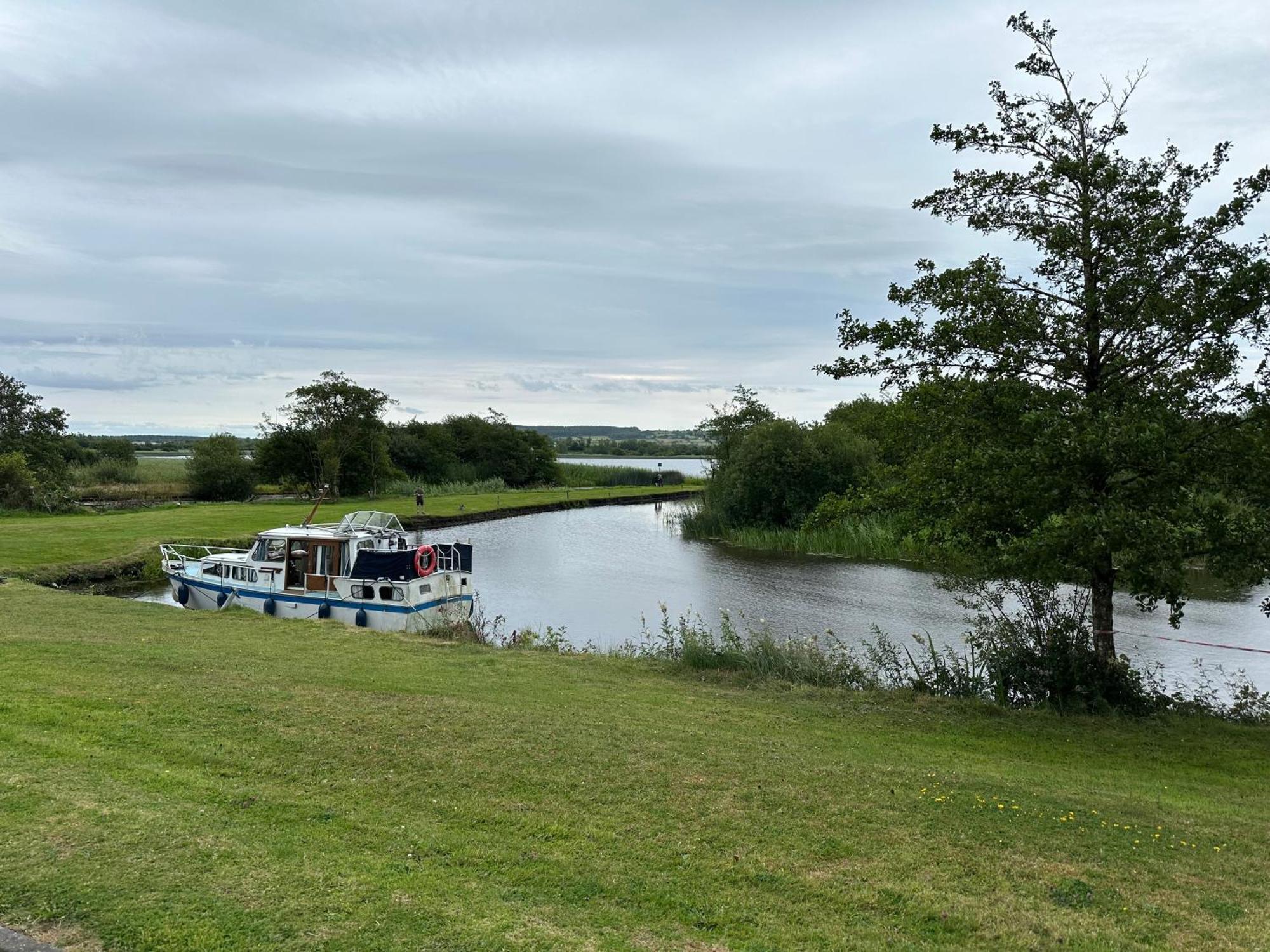 Home Near The River Shannon 루스키 외부 사진